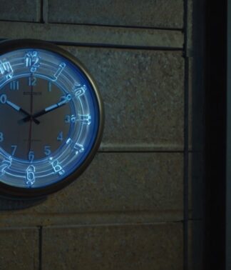 Ceas de perete model neon